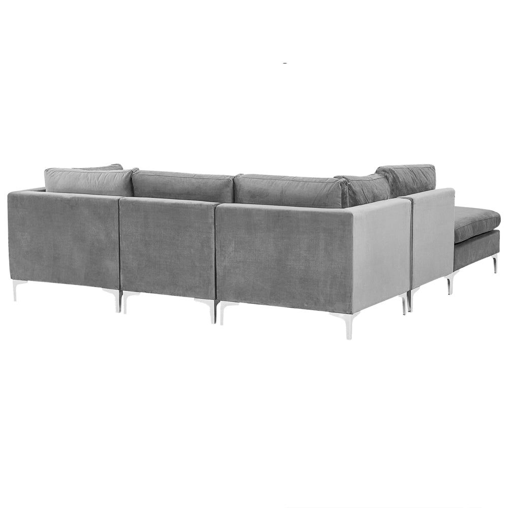 Divano ad angolo modulare versione destra con ottomana in velluto grigio 4 posti gambe in metallo argento a forma di L stile glamour