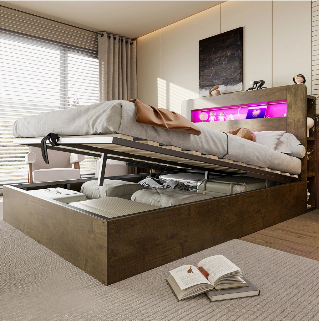 Letto 140x200 cm con contenitore idraulico; LED e prese in legno colore naturale
