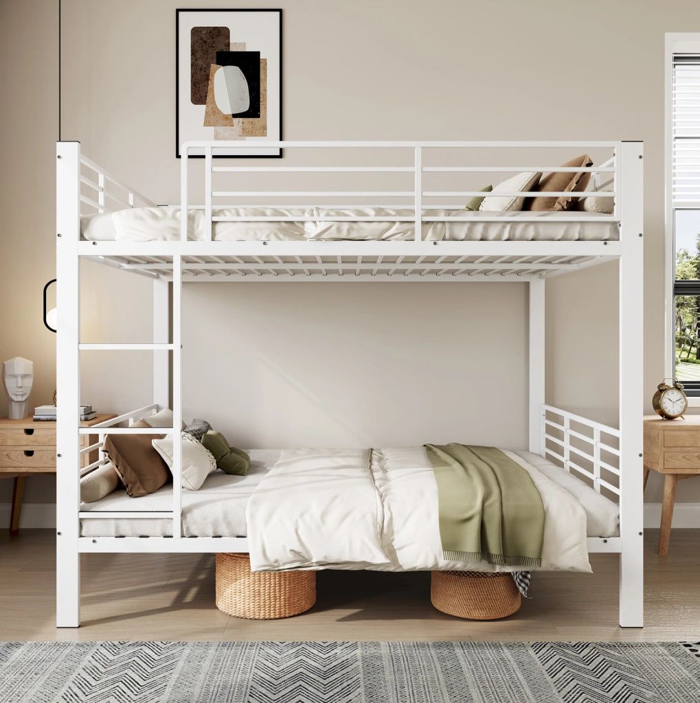 Letto a castello in metallo 140x200 cm; bianco opaco; con sponda di sicurezza