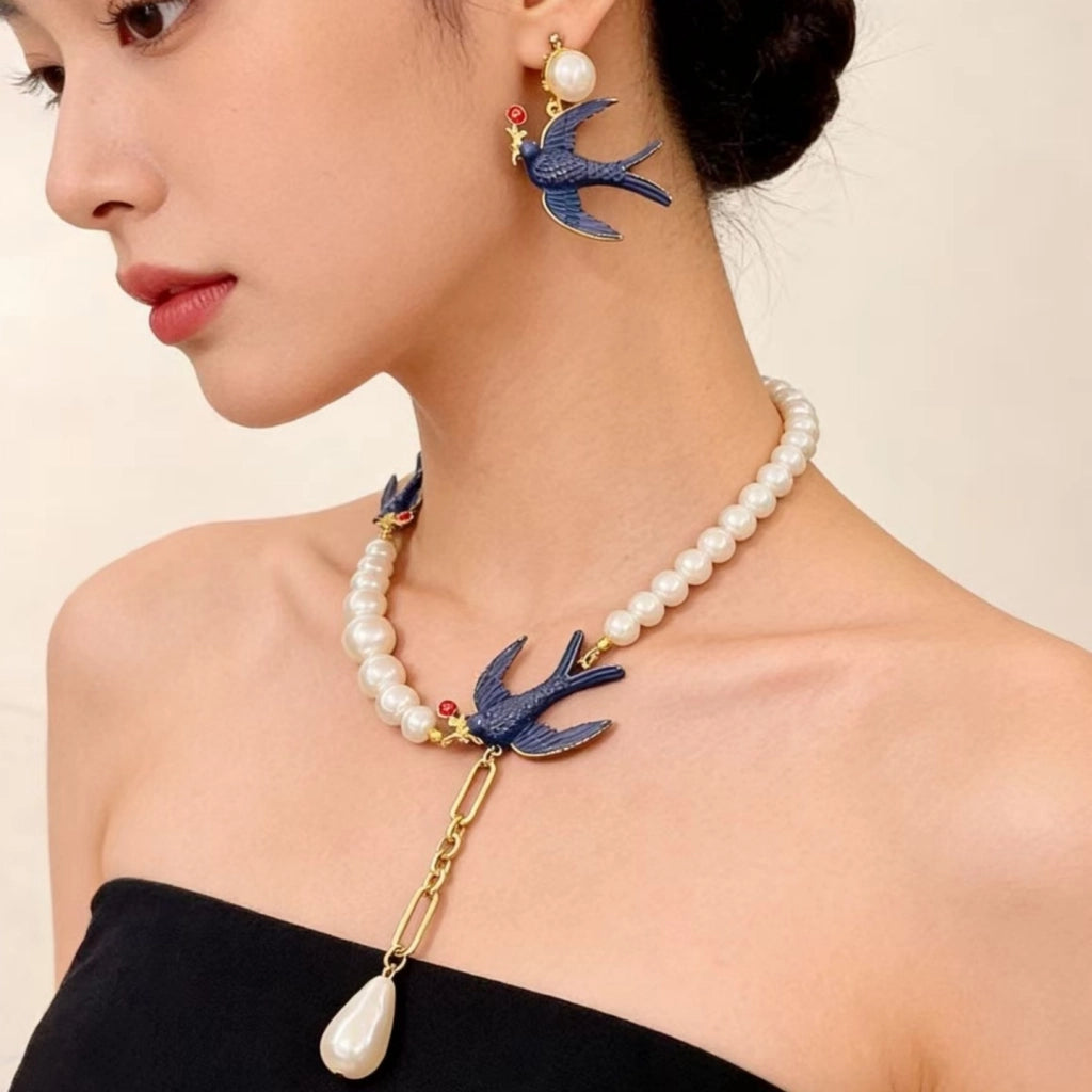 Collana con pendente di perle, catena per clavicola con perline a forma di rondine blu, set di orecchini vintage