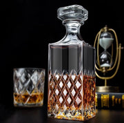 Set per bicchieri di Whisky in cristallo di rocca 

 Specifiche tecniche: 
 - Materiale: vetro grattato 
 - Capacità: non specificato 
 - Modello: non specificato 
 - Codice prodotto: non specificato