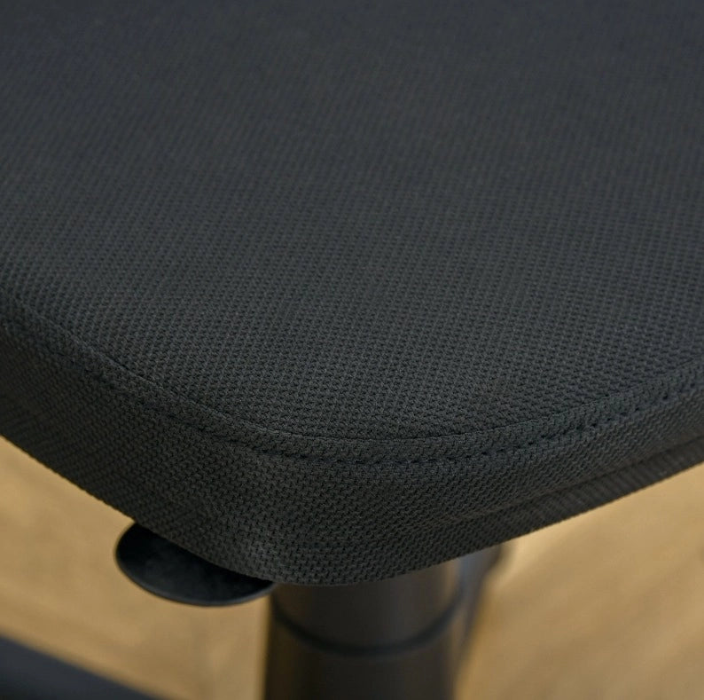 Sedia da ufficio ULEVR ergonomica girevole con altezza regolabile e 5 ruote, senza braccioli, nera