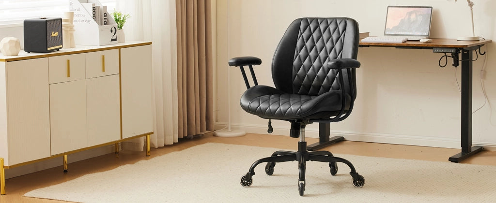 Sedia da ufficio ergonomica nera con supporto lombare, braccioli rimovibili e ruote