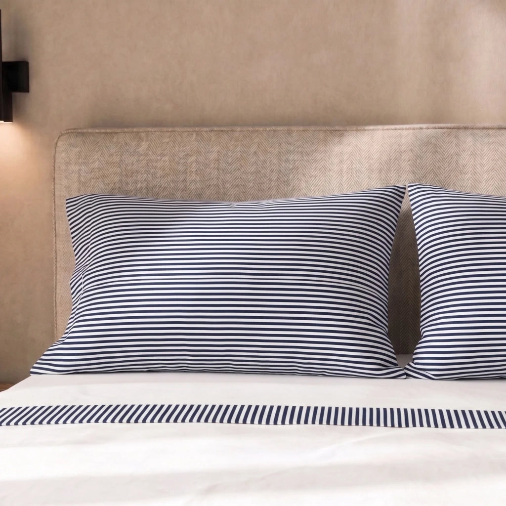 Set Lenzuola Letto Una Piazza e Mezza in Puro Cotone | Completo Letto 1 Piazza e Mezza | Lenzuolo con angoli, Lenzuolo Piano e 1 Federa | Lenzuola in Cotone con Balza a Righe Blu