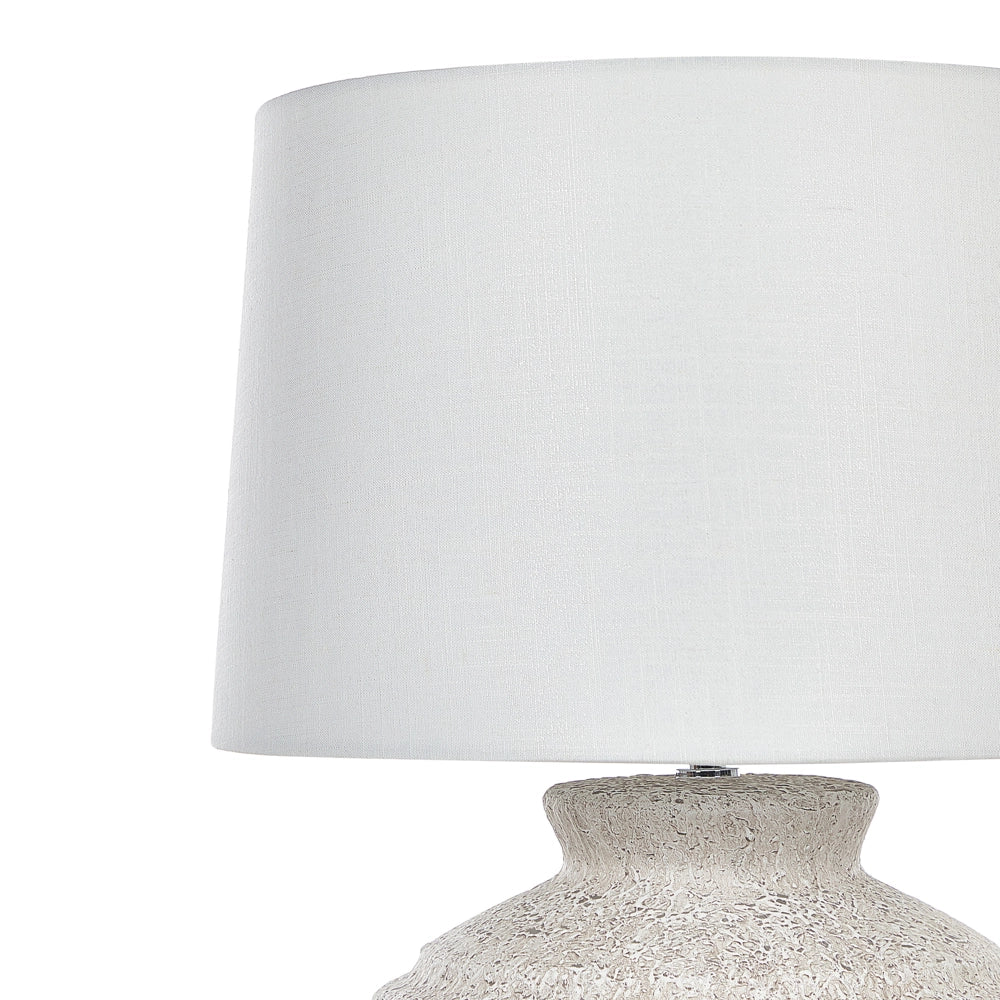 Lampada da Tavolo Crema Base in Ceramica Bianco Tamburo Paralume in Tessuto Casa Luce Design Tradizionale