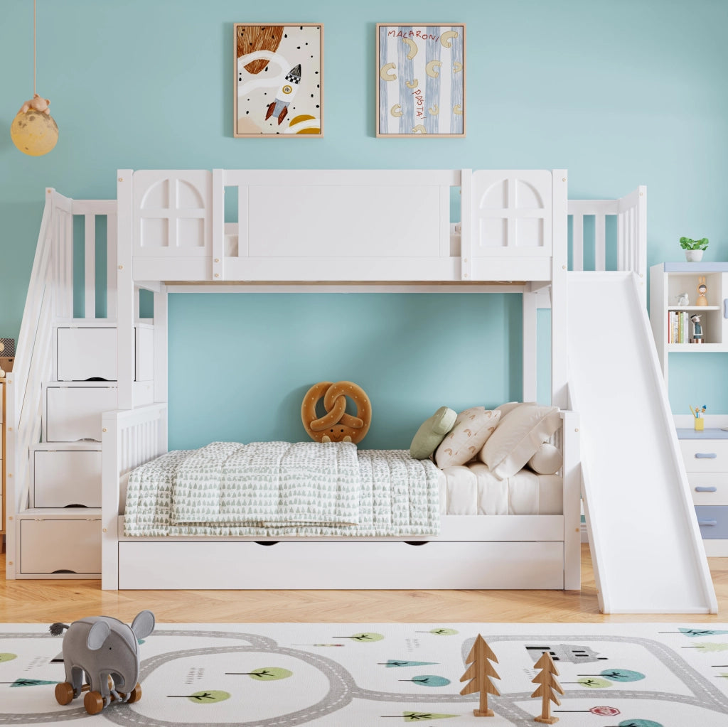 Letto a castello per bambini con scivolo e cassetto