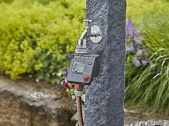 Gardena 1891 Select Programmatore per Irrigazione a Batteria fino a 3 Programmi Giornalieri Durata da 1 Min a 7 Ore e 59 Min Compatibile con Sensore di Umidita' colore Nero