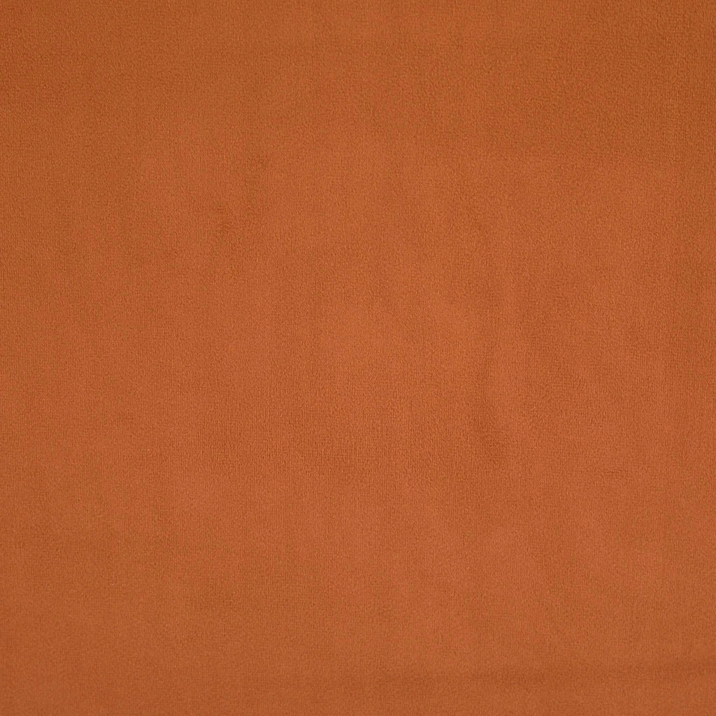 Poltrona scandinava in legno di hevea e velluto, terracotta