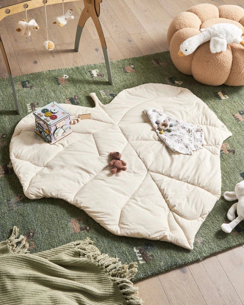 Tappeto per bambini in cotone bianco sporco a forma di foglia, trapuntato 110 x 110 cm, accessorio per la cameretta dei bambini.