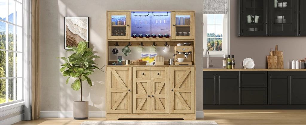 Credenza alta con ante stile fienile LED RGB prese portabottiglie e portabicchieri in MDF colore naturale