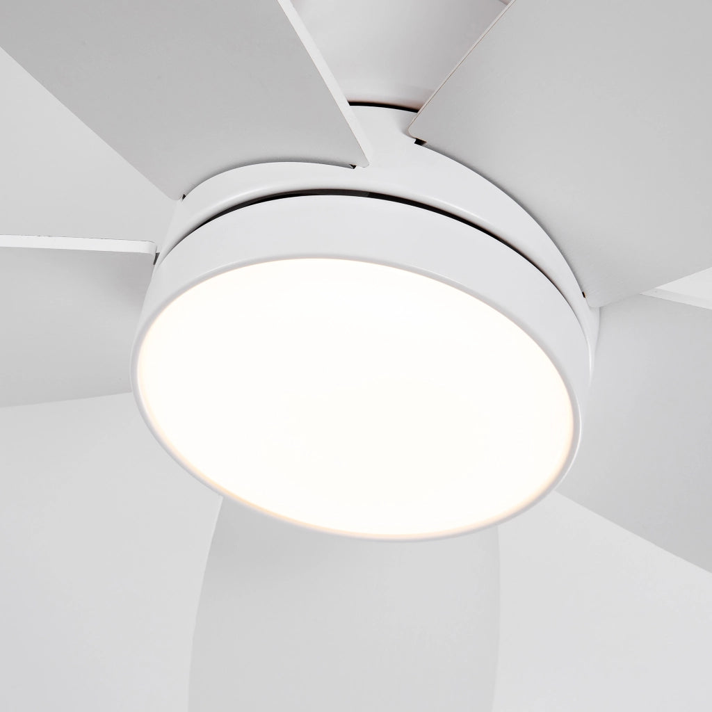 Ventilatore da soffitto con luce LED; 5 pale in legno composito; telecomando e finitura bianca e naturale