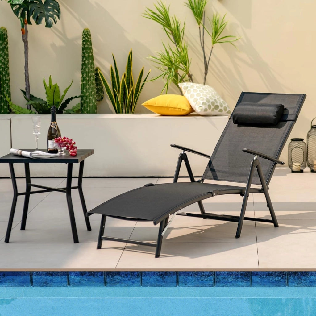 Sedia a sdraio con poggiatesta, lettino pieghevole con schienale regolabile in 7 posizioni, carico 150 kg, sedia da esterno ergonomica con braccioli, 142 x 61 x 103 cm (nero)