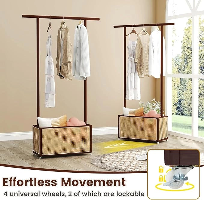 2 in 1 Porta Abiti in Bambù, Appendiabiti con Cesto di Stoccaggio in Rattan, Stand AppendiAbiti con Ruote per Ingresso Soggiorno Camera da Letto