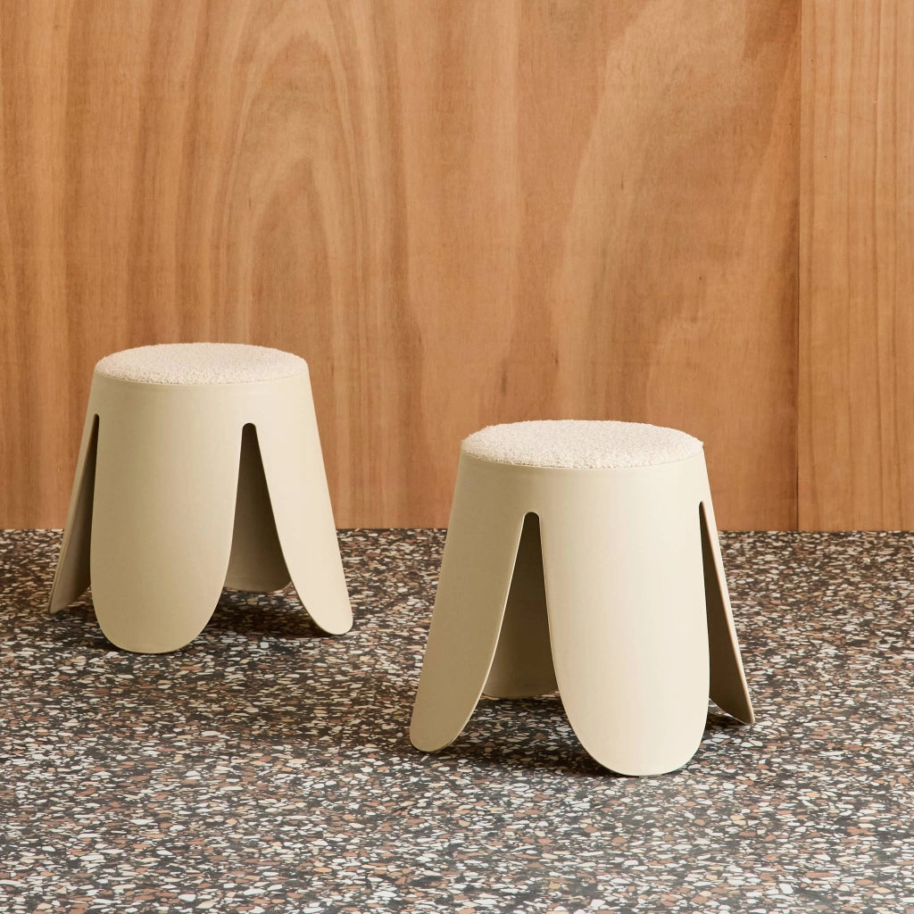 Sgabello impilabile per bambini in bouclé testurizzato, set di 2,