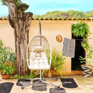 Poltrona sospesa in acciaio, rattan, poliestere, beige