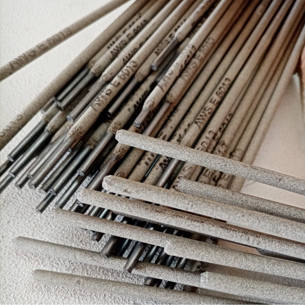 Elettrodo rutile ine 45 e6013 da 2,5 x 300mm colore grigio per la saldatura di acciaio al carbonio - 230pz