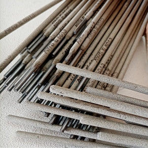 Elettrodo rutile ine 45 e6013 da 2,5 x 300mm colore grigio per la saldatura di acciaio al carbonio - 230pz