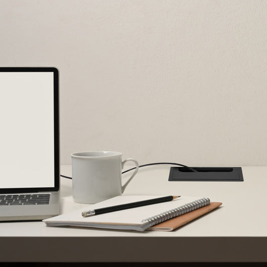 Emuca Multipresa estraibile Vertikal, 3 prese Schuko, 1 USB Tipo A, 1 USB Tipo C, Tecnoplastica e Alluminio, Grigio me..