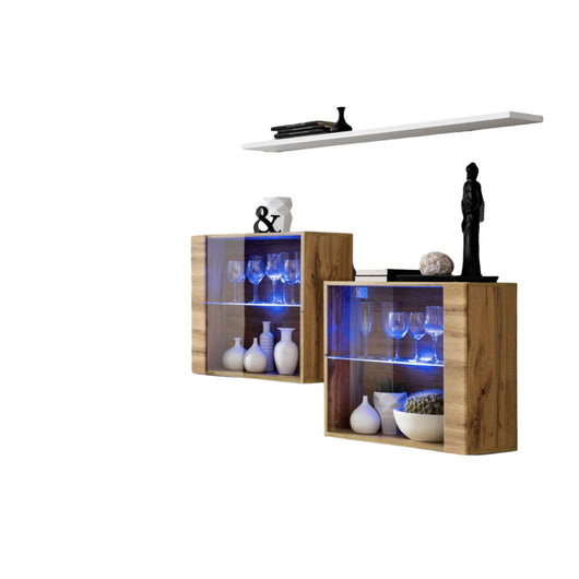Set da salotto SWITCH SBIII in rovere Wotan, porta in vetro con LED integrato, mensola bianca, design moderno.