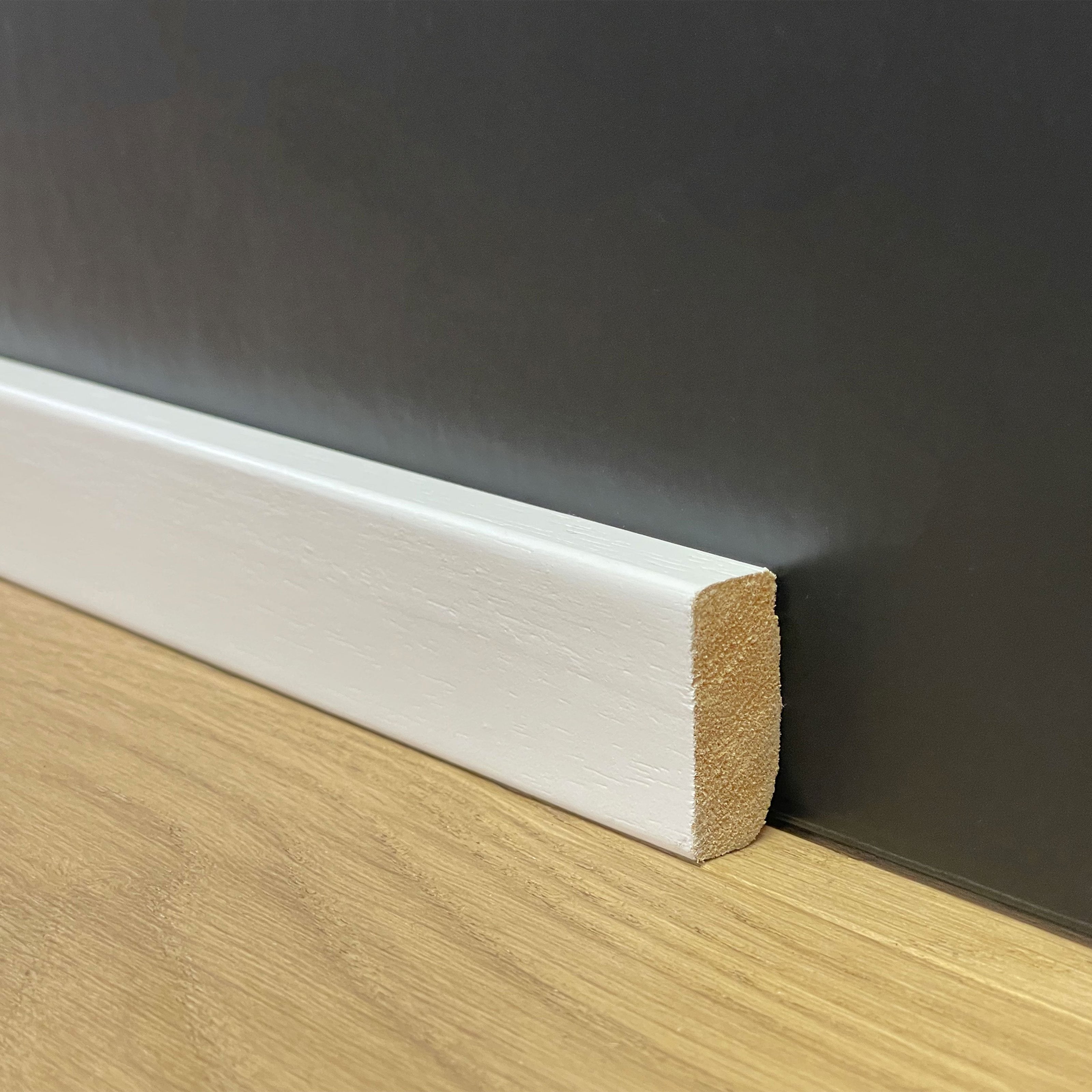 96ML di BATTISCOPA Squadrato BASSISSIMO laccato bianco in legno MASSELLO 30X13