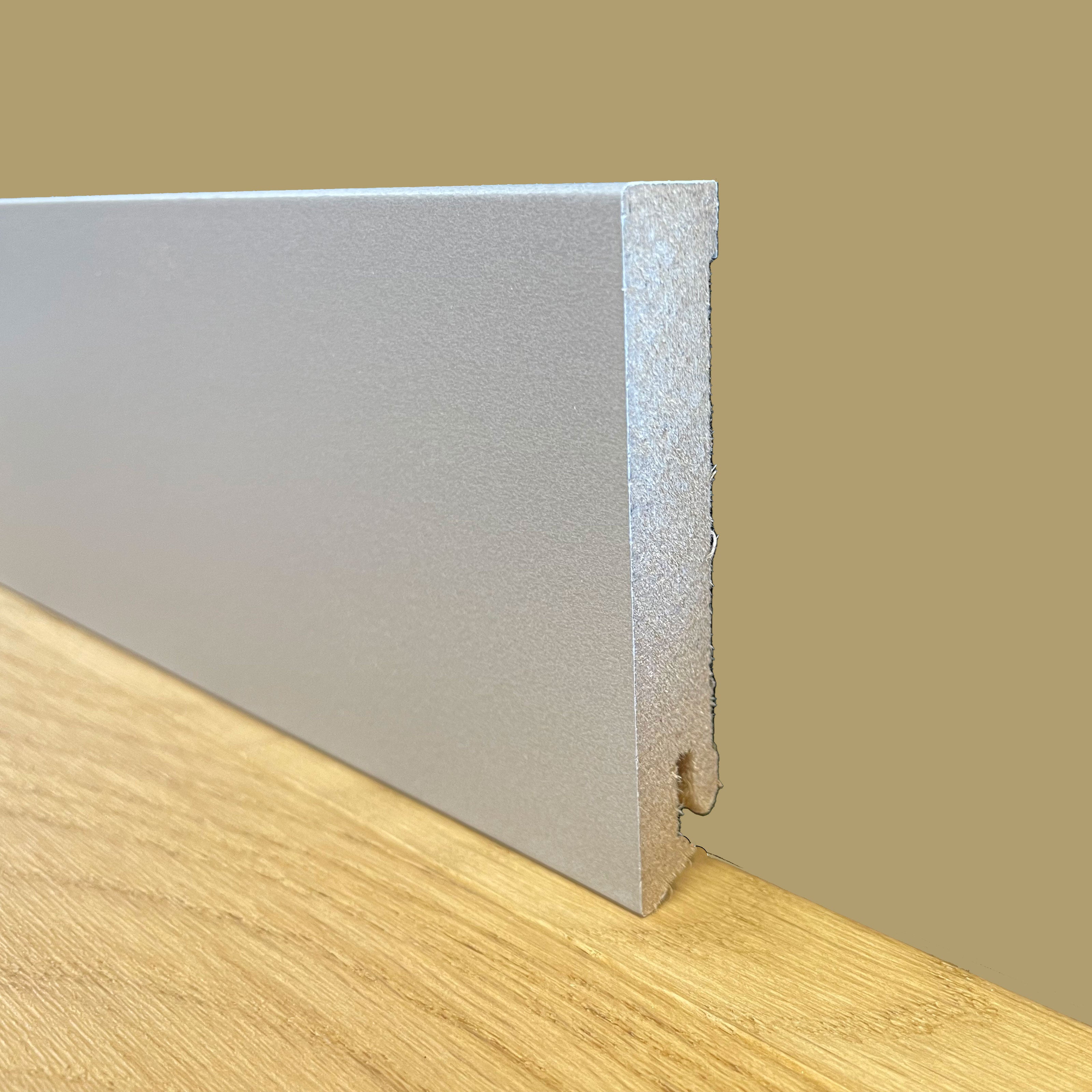 96ml di BATTISCOPA ZOCCOLINO SQUADRATO in FIBRA DI LEGNO COMPATTA 80X15 ARGENTO