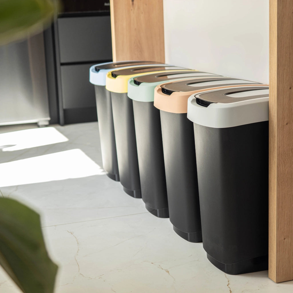 Set di 5 contenitori per la raccolta differenziata KADAX da 25 litri ciascuno, ideali per la cucina.