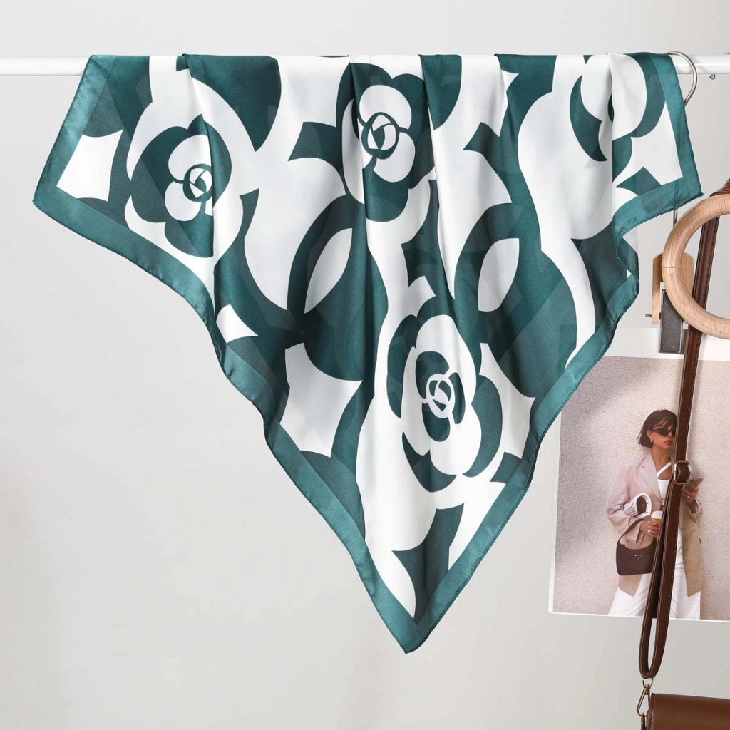 Eleganti e trendy sciarpe di seta da donna, realizzate in pura seta.