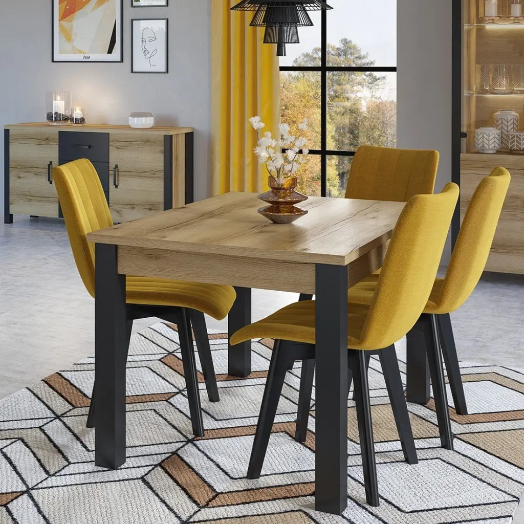 Tavolo allungabile per 8 persone per sala da pranzo, collezione DARWIN. Piano in rovere chiaro. Gambe nere.