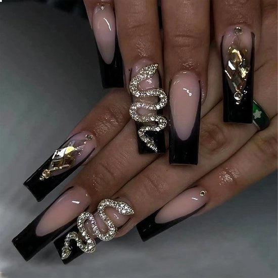Pressa per unghie a forma di bara nera con design rhinestone per donne con 24 pezzi
