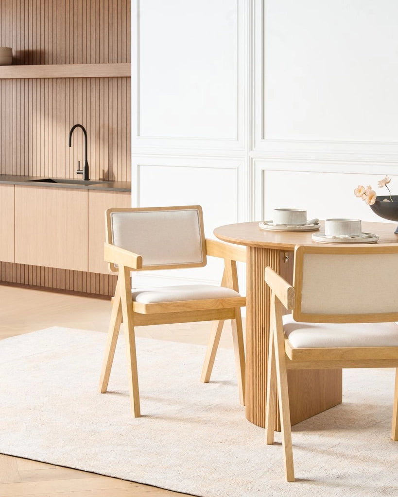 Set di 2 sedie da pranzo Sedute e schienali in poliestere imbottiti in gomma con struttura in legno Stile retrò Sala da pranzo Marrone chiaro
