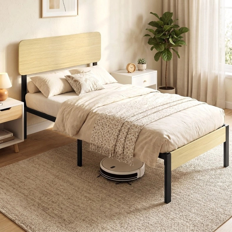 Letto singolo in metallo con testiera e spazio sottoletto