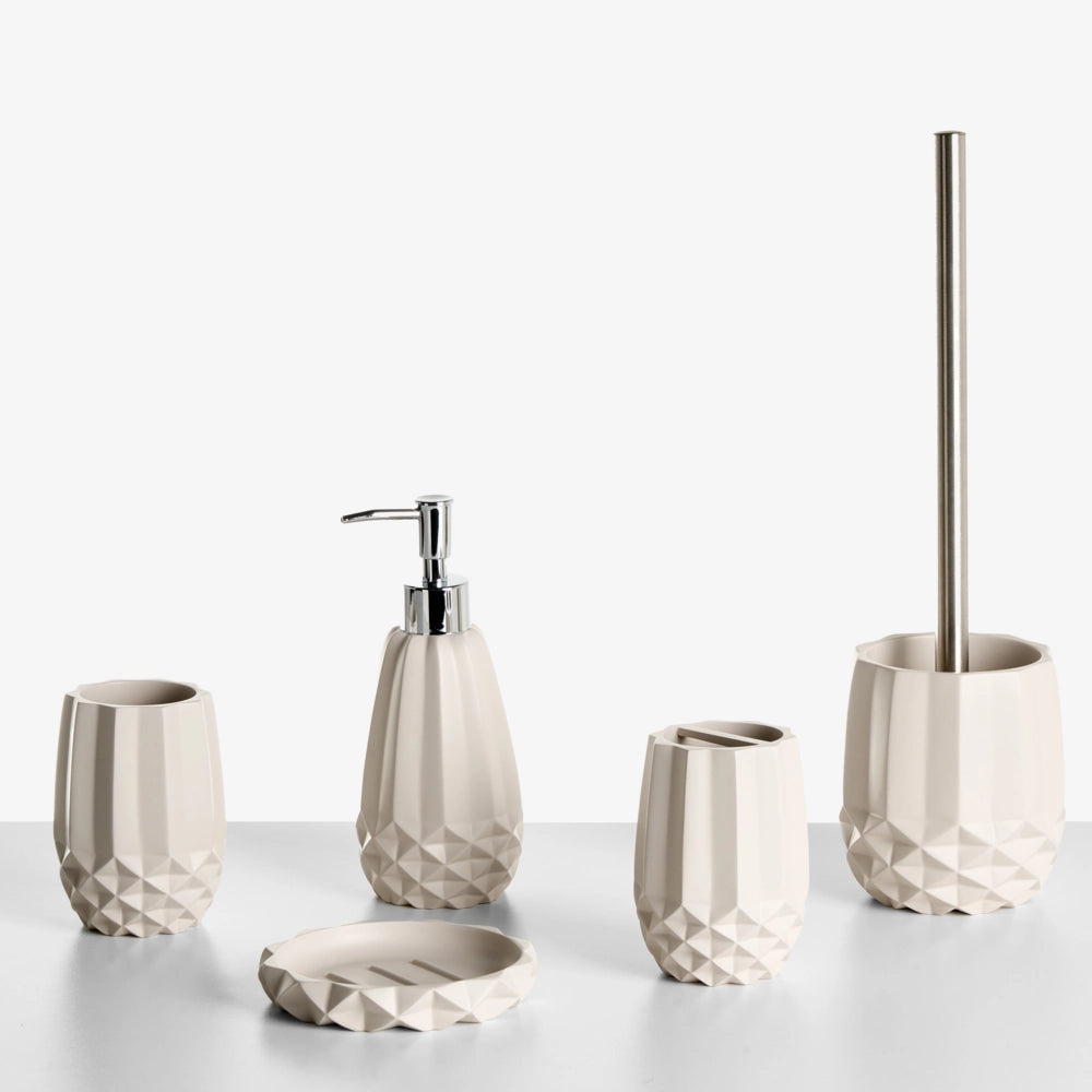 Set di 5 accessori da bagno in poliresina beige: portasapone, dispenser per sapone, scopino per WC, bicchiere e portaspazzolino