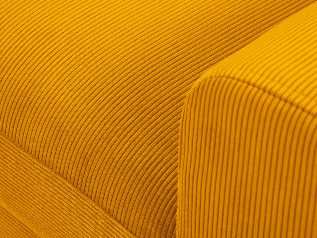 Cosmopolitan Design - Divano convertibile angolare sinistro con contenitore "Kyoto" 4 posti in velluto a coste giallo 