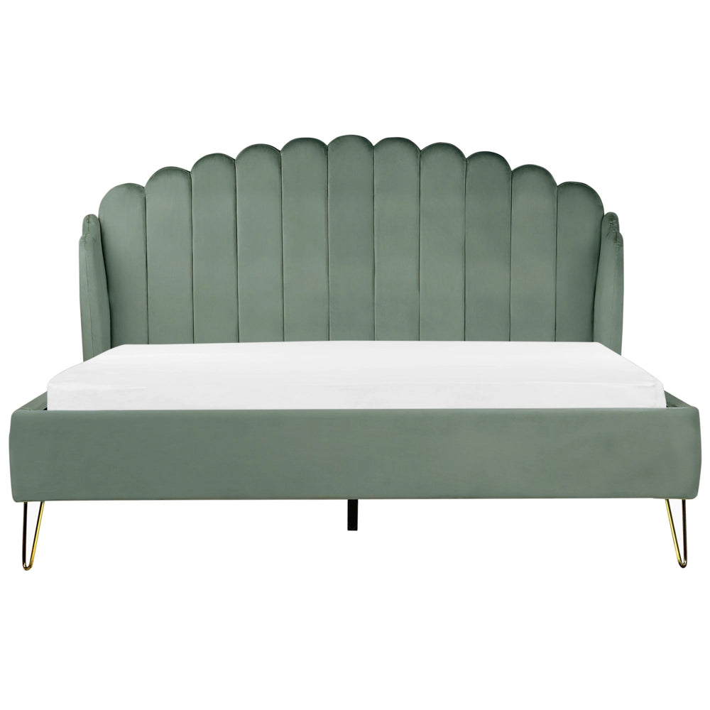 Letto matrimoniale in velluto verde con testiera a conchiglia con gambe in metallo 180 x 200 cm retro capitonné