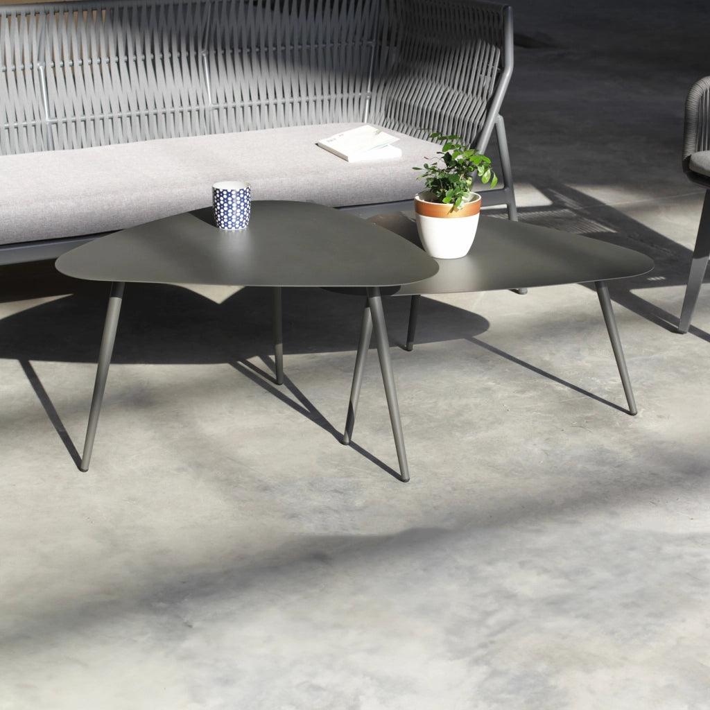 Set di 2 Tavoli Bassi Aymavilles con Piani Triangolari Curvi - Grigio Antracite casa.pro