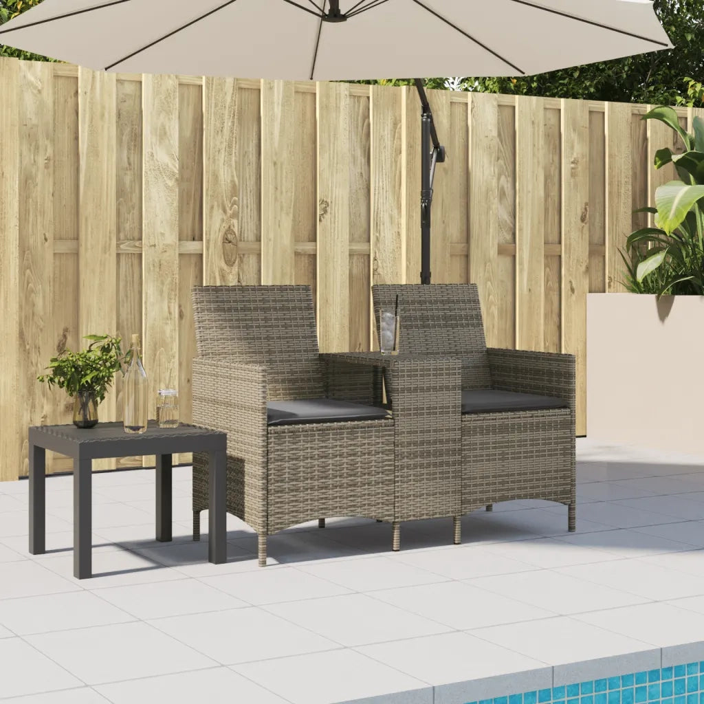 vidaXL Divano Giardino 2 Posti con Tavolo e Cuscini Grigio Polyrattan