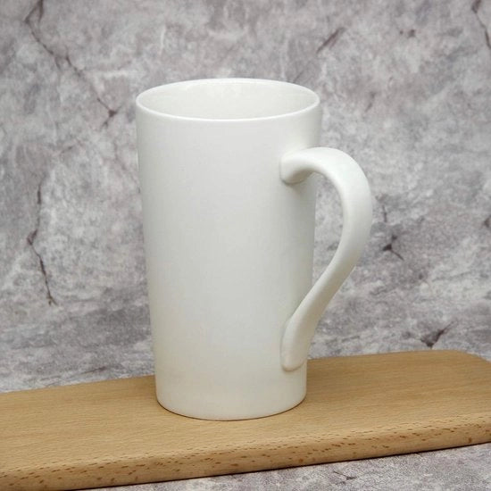 Set di due tazze da caffè in ceramica alte con manico per uomini, bianche