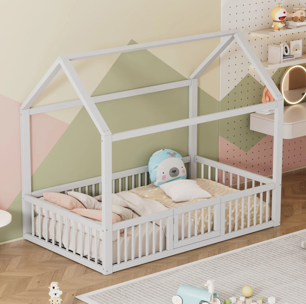Letto a casetta per bambini 90x200 cm in legno bianco con sponde e porticina