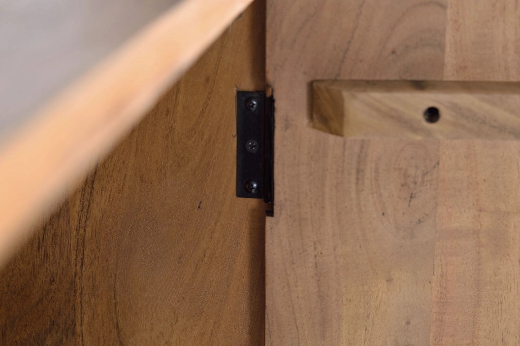 Credenza a 4 ante in massello di acacia intagliato a mano