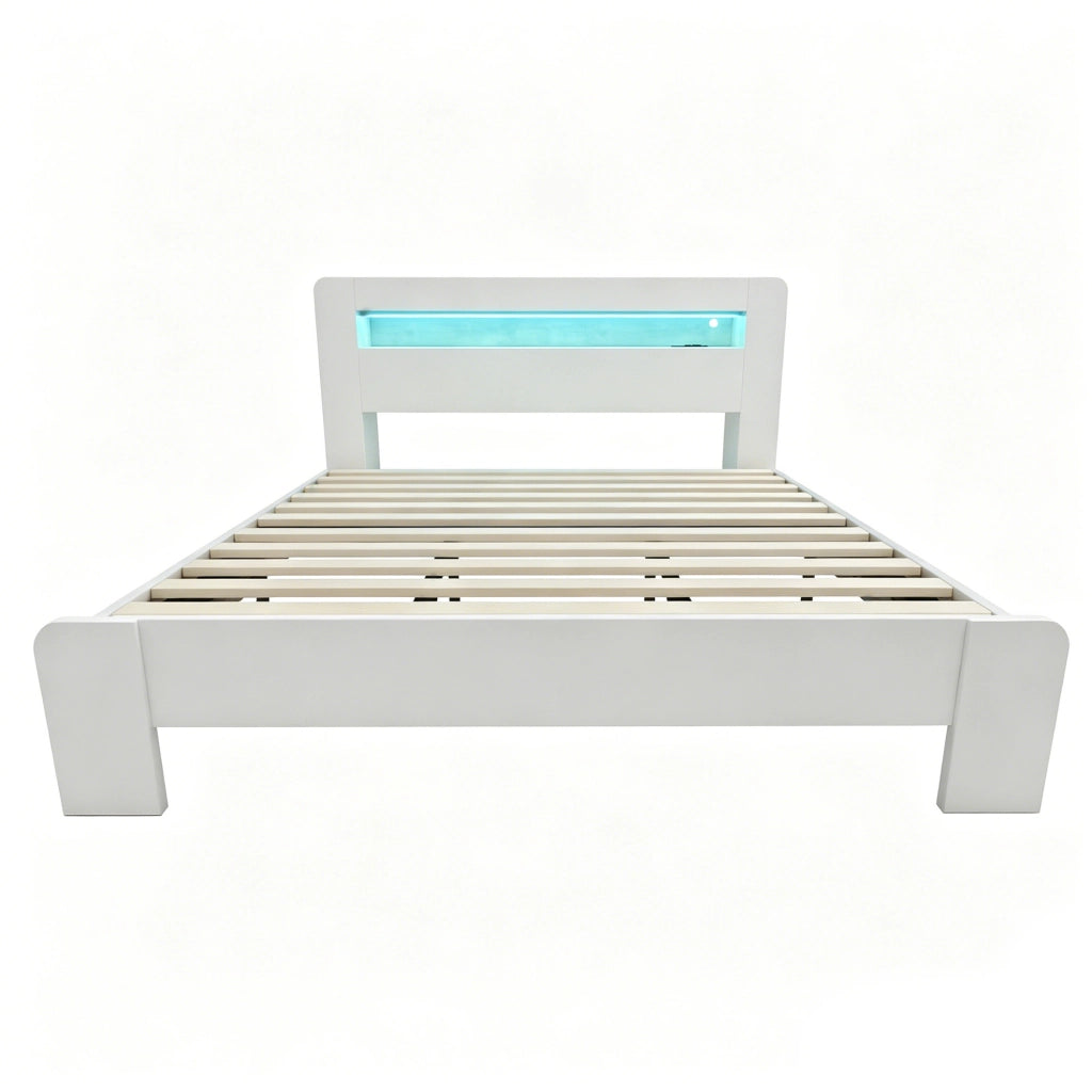 Letto matrimoniale in legno 180x200 cm con testiera contenitiva, LED e prese