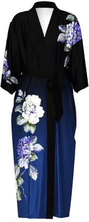 Kimono da camera per donne con lunghe maniche a fiori, morbidezza laterale e design di gradazione tra blu navy e rosa.