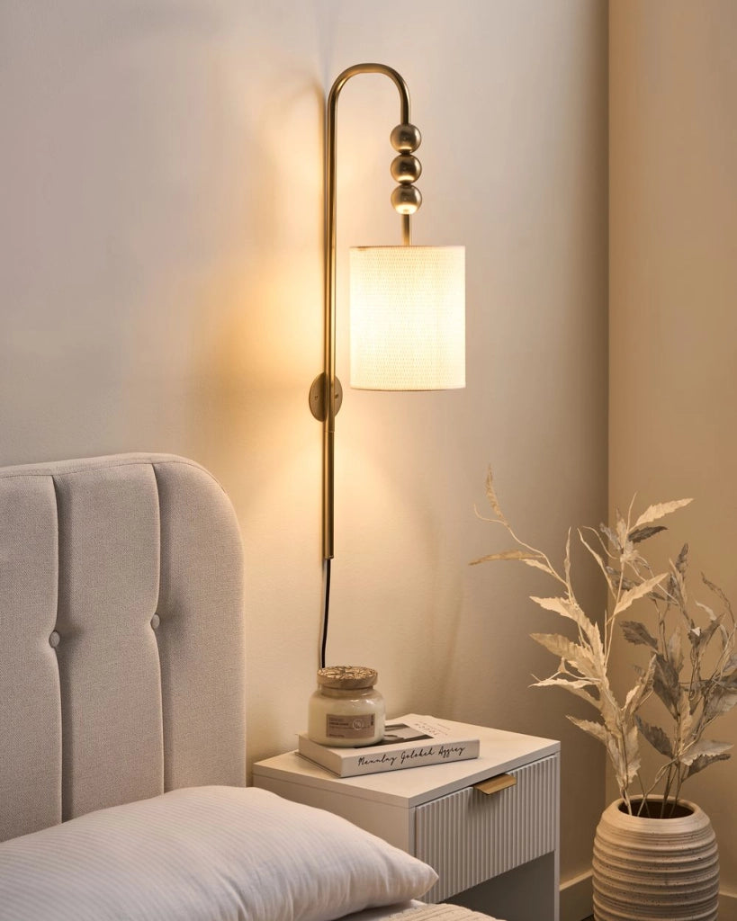 Lampada da parete in ottone e ferro con paralume a tamburo in tessuto Stile moderno di metà secolo