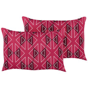 Set di 2 cuscini da giardino in poliestere fucsia con motivo geometrico 40 x 60 cm rettangolari moderni per esterni resistenti all'acqua.