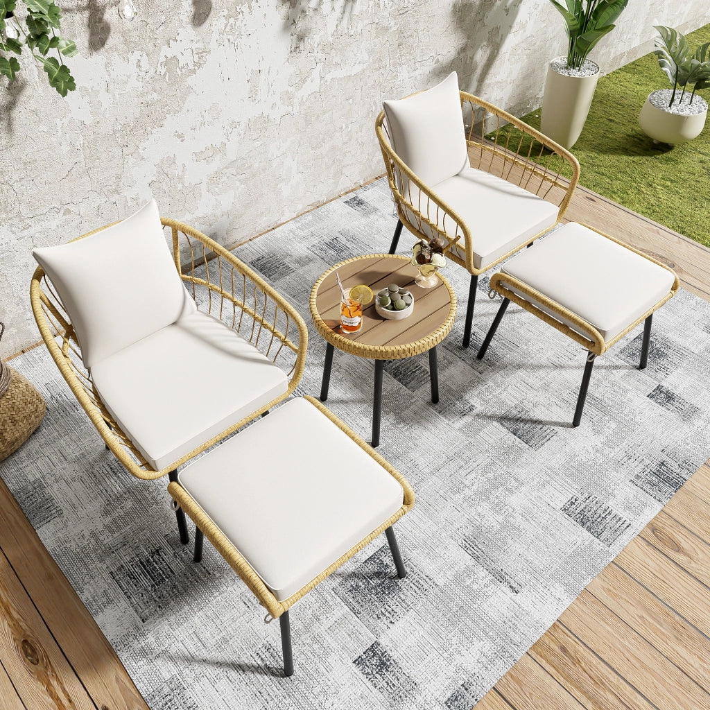 Tavolo; 2 Sedie e 2 Sgabelli da Giardino; Mobili per Esterno in Rattan e Tessuto; Bianco e Naturale