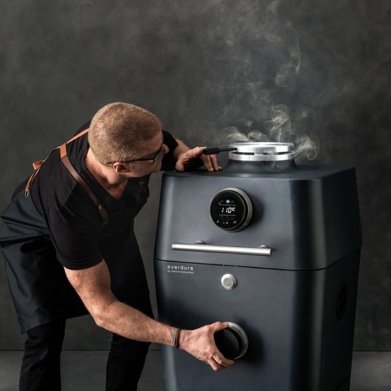 4K kamado tecnologico all-in-one di Everdure by Heston Blumenthal