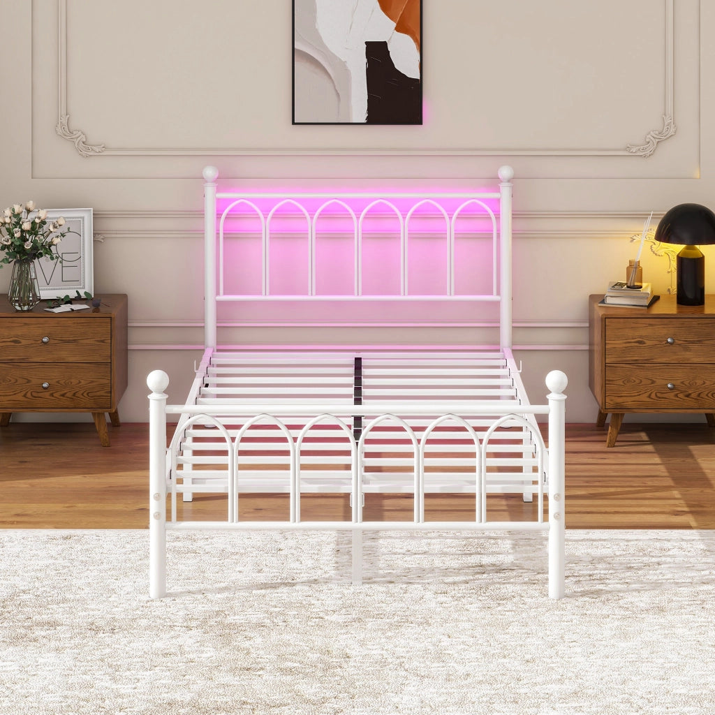 Letto singolo 120 × 200 cm con testiera alta, LED, USB e presa, spazio sottoletto, senza materasso, bianco