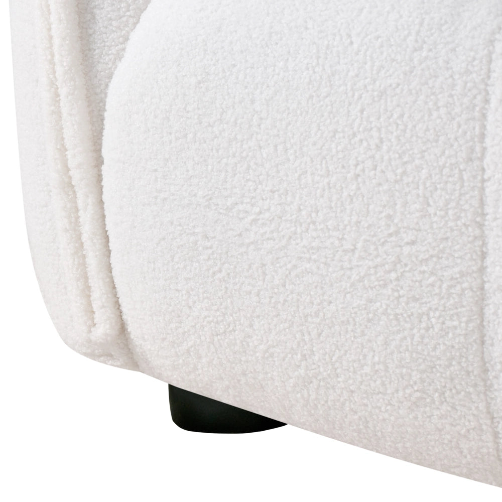 Divano a 2 posti Boucle bianco imbottito con schienale e parte anteriore in legno gambe nere con tappi Soggiorno Arredamento
