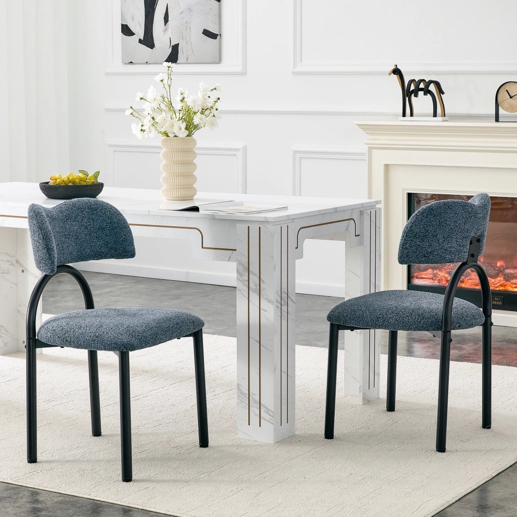 Set di 2 sedie da sala da pranzo moderne imbottite con schienale curvo e struttura in metallo nero, tessuto blu