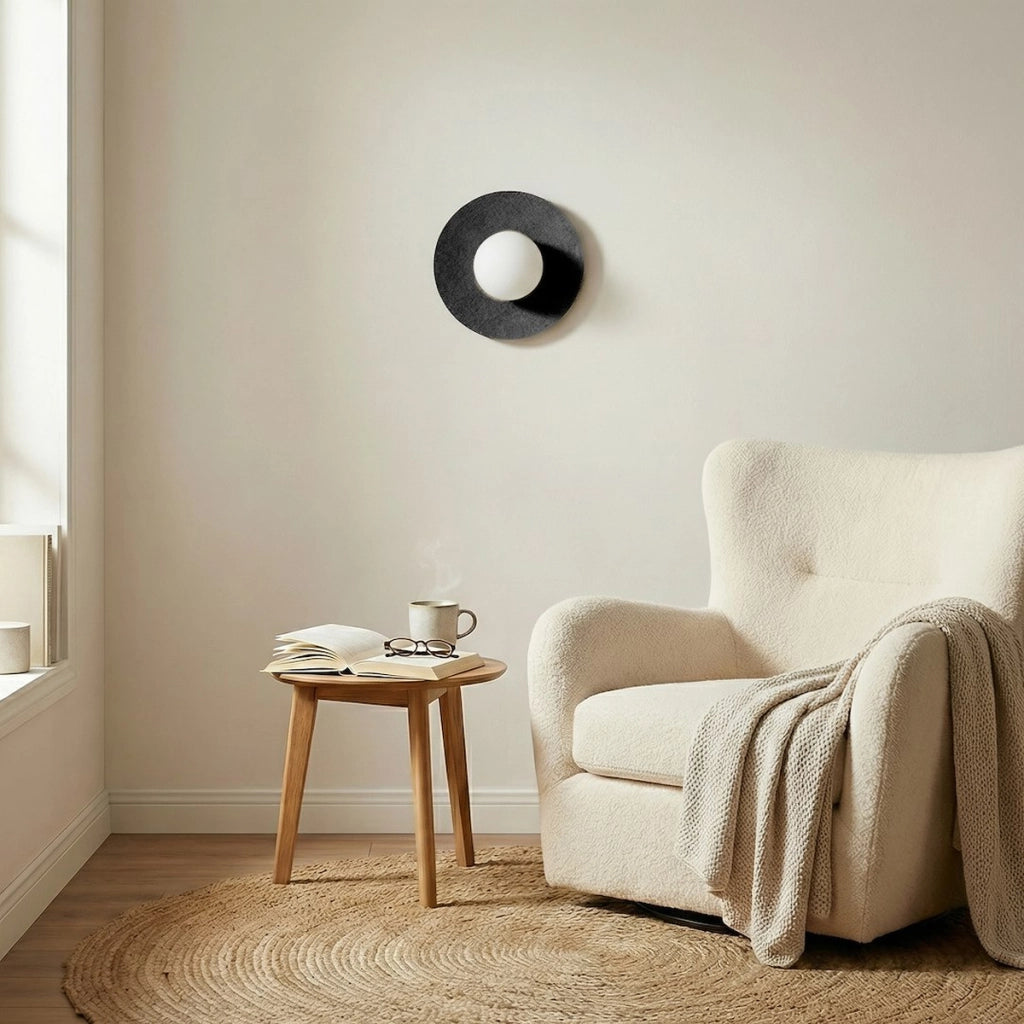 Lampada da parete CALMA in acciaio e feltro nero