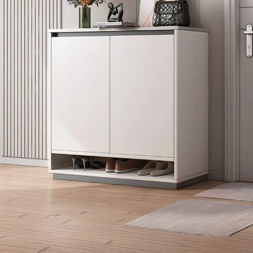 Scarpiera da 60x32x80 cm, finitura bianca, ideale per l'ingresso.